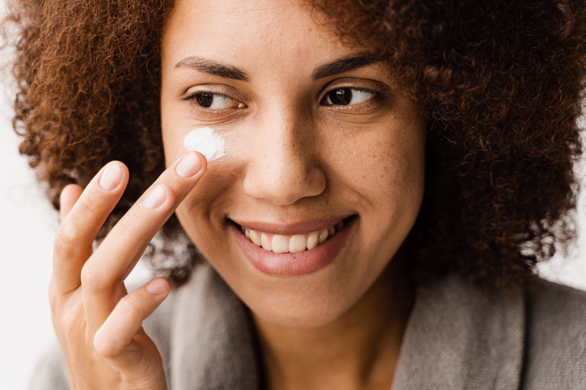 woman putting lotion on scar